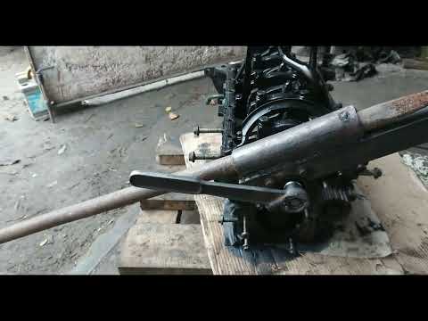 Видео: Как открутить болт коленвала