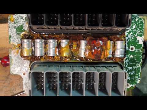 Видео: Ремонт блока управления SCANIA EMD1.  Scania EMD1 control unit repair. 