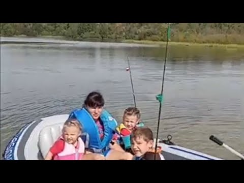 Видео: Семейная рыбалка