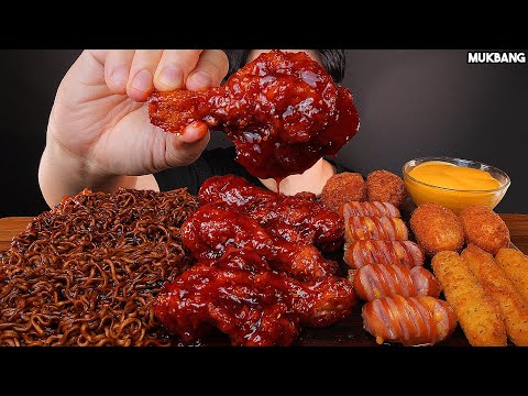 Видео: острая жареная курица и колбаса, лапша BLACK BEAN NOODLES SPICY CHICKEN SAUSAGE EATING ASMR MUKBANG