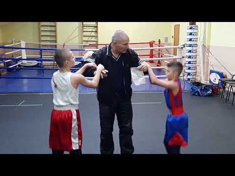Видео: Моменты с тренировки боксеров. Исаев Тимур 89045121209. Санкт Петербург, Владимирский Пассаж.