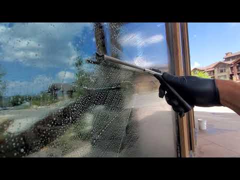 Видео: Как мыть окна , метод восьмерки.