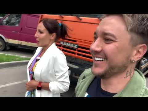 Видео: Поехали с Юлей на закупки косметики в Авиапарк . Встретили подписчика ) 😘