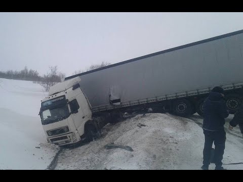 Видео: ✅ КАК ВЫТЯНУТЬ БОЛЬШЕГРУЗ ИЗ ЗАНОСА, КАК НЕ СЛОЖИТСЯ НА ГОЛОЛЕДЕ ЗИМОЙ НА ФУРЕ