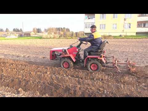 Видео: Мтз 132Н Нарезка гребней под посадку картошки