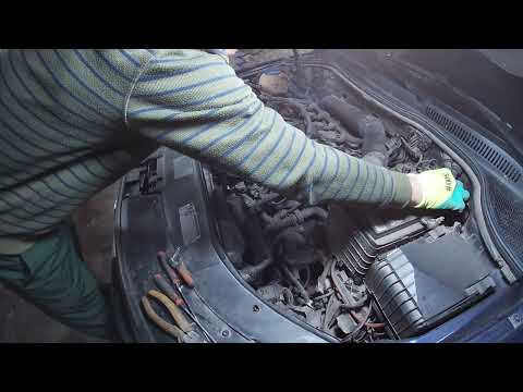 Видео: Замена помпы и теплообменника на VW CC 2.0 TSI (Часть 1)