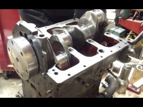 Видео: Установка коленвала и шатунов в двигатель Perkins 152