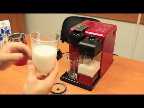 Видео: Кофеварка капсульного типа Delonghi EN 550 часть 2. РАЗНИЦА в приготовлении молочной пены