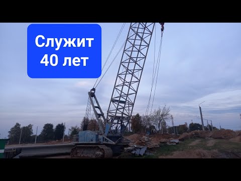 Видео: Гусеничный кран МКГС-100 в Гродно на строительстве развязки.