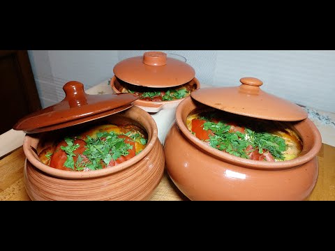 Видео: Мясо с картошкой и грибами в горшочке.Просто и очень вкусно!