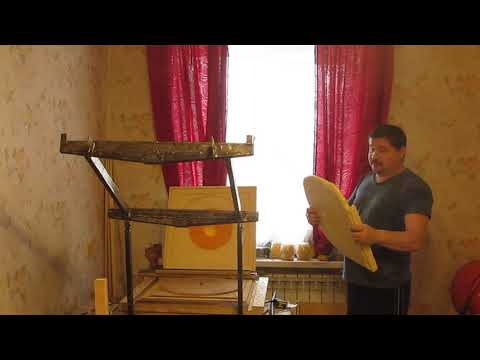 Видео: Самодельный литой пчелоудалитель для ППУ улья