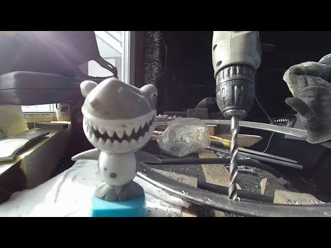 Видео: Бедлоки для вездехода одной левой нагнул колец из полосы.