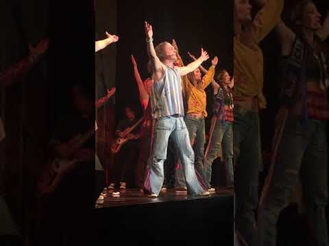 Видео: Евгений Егоров. Фрагмент мюзикла «Волосы» 15.06.2019 (Сцена с родителями)