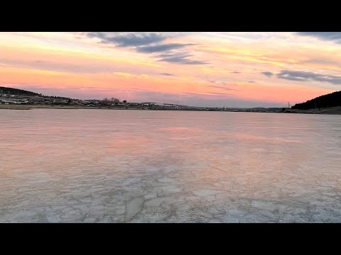 Видео: Сезон 2025-26 открыт! Ловля окуня по первому льду. Поиск рыбы в непогоду