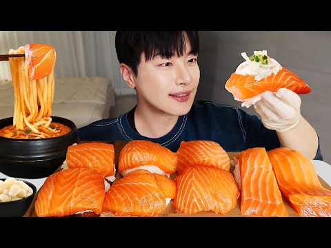 Видео: Домашние суши с гигантским лососем Mukbang asmr🍣 (ft. kimchi udon) | MUKBANG VLOG