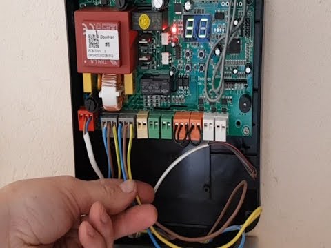 Видео: Подключение платы распашных ворот PCB SW