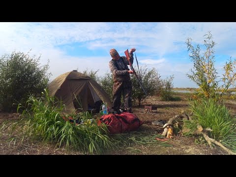 Видео: С НОЧЁВКОЙ НА ОХОТУ И РЫБАЛКУ. ДИКИЙ ОСТРОВ. Охота на утку с чучелами. Рыбалка на сазана.