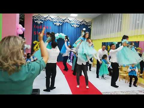 Видео: Әкелерімен қыздардың биі