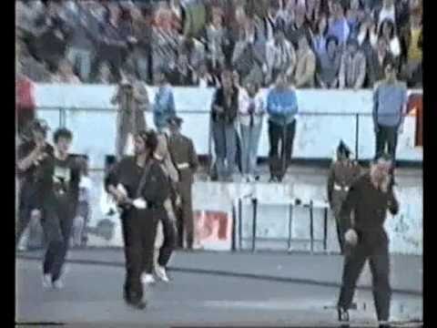 Видео: В.Цой-Песня без слов (концерт в Иркутске,1990)