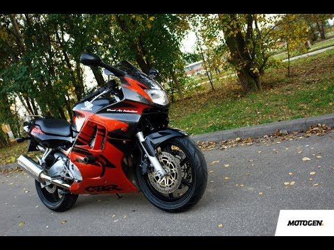 Видео: Обзор и сравнение Honda CBR 600 F3 и CBR 600 F2.