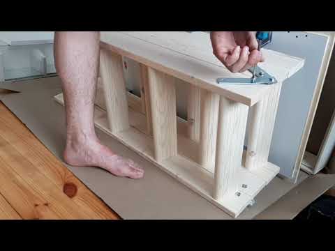 Видео: Как собрать чердачную лестницу