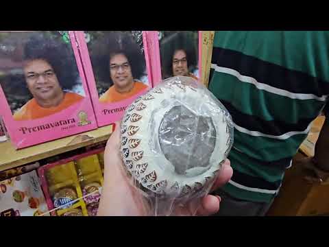 Видео: Купили мне Зеркало. Ищем как заркепить. Супер Саи Базар. Путтапарти. Индия.