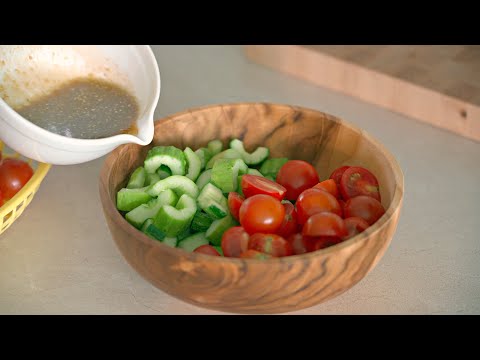 Видео: Ешьте этот салат из огурцов и помидоров на ужин каждый день! Вы потеряете жир на животе за 3 дня.💯