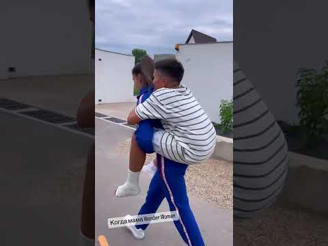 Видео: Будни Агаты Муцениеце - про счастливое детство, в магазине, распаковка