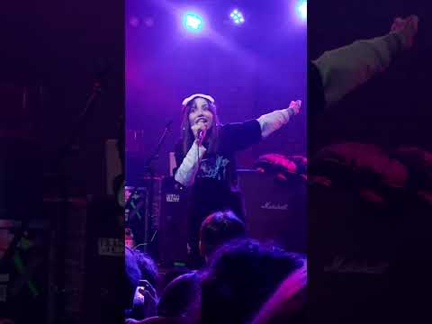 Видео: Masha Hima, Эмелевская - Мальчик-шалава (концерт)