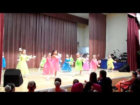 Видео: танец "Маленькая страна"