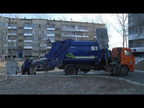 Видео: Кто-то забросил радиатор отопления в мусорный контейнер и сломал мусоровоз