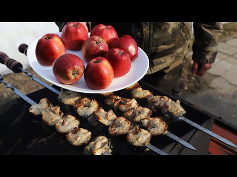 Видео: ШАШЛЫК ИЗ СКУМБРИИ НА МАНГАЛЕ. ДЕДОВСКИЙ МЕТОД