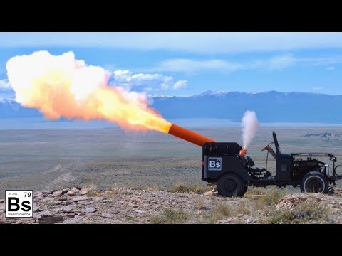 Видео: Пушка для боулинга в джипе!