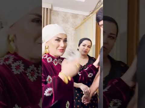 Видео: Таънаи Бенасл - Ролике ки тамоми духтарони чавонро гиёрн мекунад!