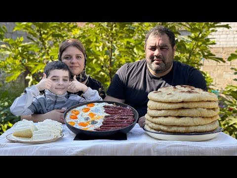 Видео: Сытный завтрак: яичница с дальневосточной колбасой!