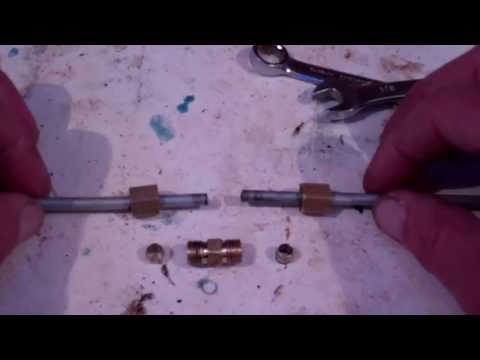 Видео: Соединение тормозных магистралей с помощью компрессионного фитинга