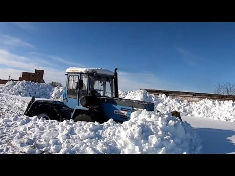 Видео: ХТЗ-17221 или JCB 526-56???Т 150.чистка снега. зима 2022. завалило снегом,теперь разгребать