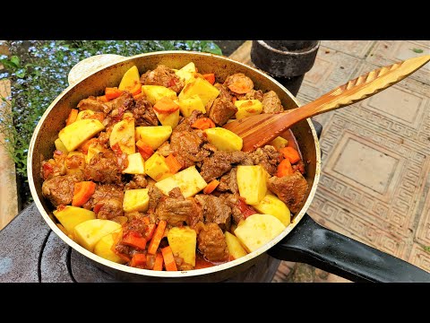 Видео: Жаркое с мясом и картошкой. Фирменный рецепт по-нашему. Готовит Никита Сергеевич