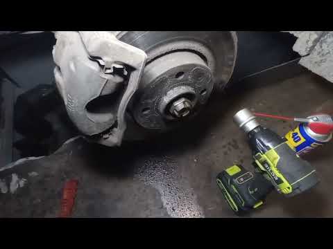 Видео: Альмера g15. Большое ТО: Подшипник ступицы, ремонт левого привода, замена тормозных колодок и дисков