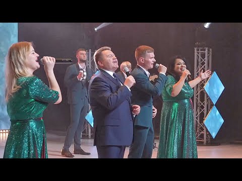 Видео: ВИА РЕЗОНАНС и ректор БГСХА Виталий Великанов "Попурри песен Юрия Антонова"