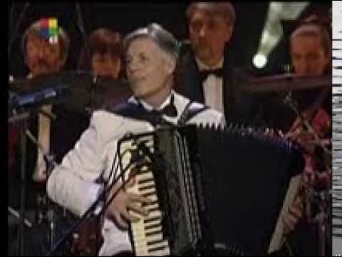 Видео: Валерий Ковтун - Bésame mucho "Карнавал аккордеона" ГЦКЗ - 2004 г