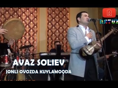 Видео: Аваз Солиев Қулини Куксига Қуйиб Жонли Овозда Куйлади! Куринг Мазза Килинг!