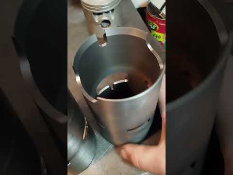 Видео: Гильзовка блока  плм   Mercury 40 , с не отëмной головкой .