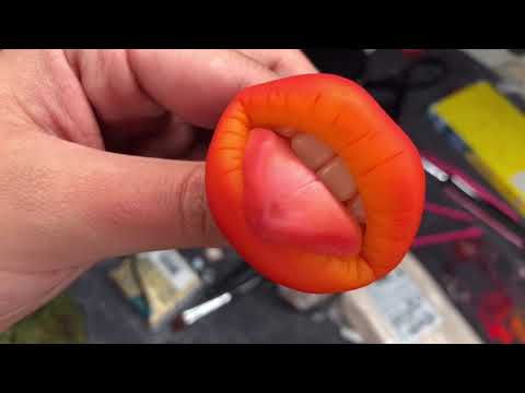 Видео: Брошь губы из полимерной глины