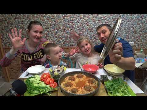 Видео: МУКБАНГ МАМА НАСТЯ КОРМИТ УЖИНОМ ВСЮ СЕМЬЮ | MUKBANG MOTHER NASTYA FEEDS DINNER TO THE WHOLE FAMILY