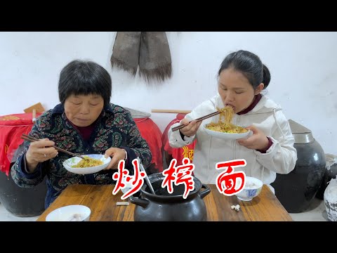 Видео: Миска жареной лапши, миска каши, вкусно кушает вся семья