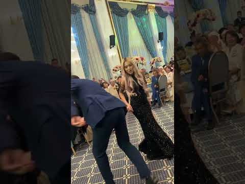 Видео: Супер тамада Сабыржан главный приз 100$ беріп еді би жарыс потолок болды😂😂😂