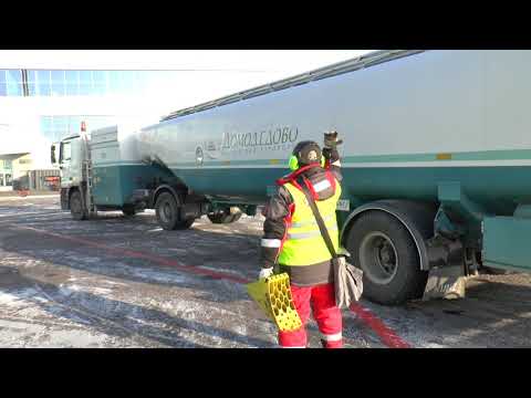 Видео: Наземное обслуживание (Ground Handling) ВС А-319 авиакомпании S7 Airlines в аэропорту Домодедово ч.4