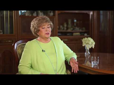 Видео: Эдита Пьеха обо всём понемногу