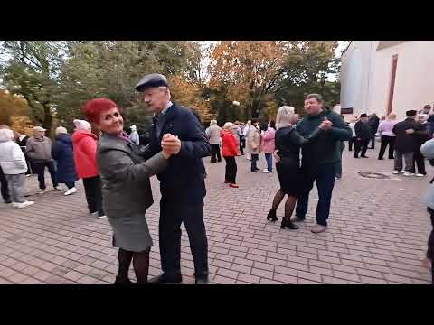 Видео: 11.10.25г... "Кто Дал Право Вам Судить?"... звучит на Танцполе в Гомельском парке... 